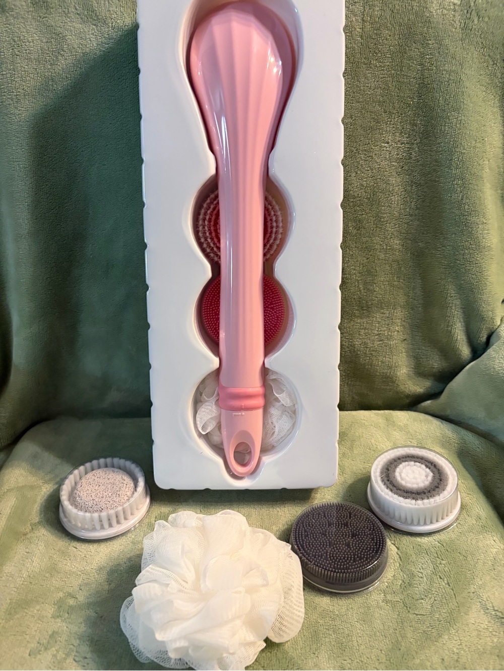 Blushly Battery Operated Bath Brush With 3 Heads & BONUS 4 Replacement Heads